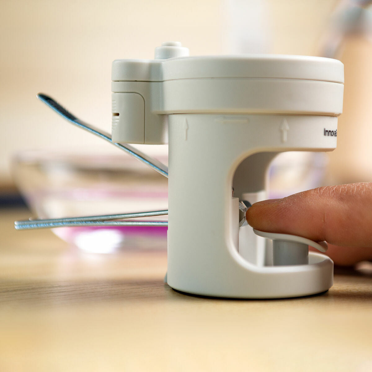 Coupe-ongles ergonomique avec support stable