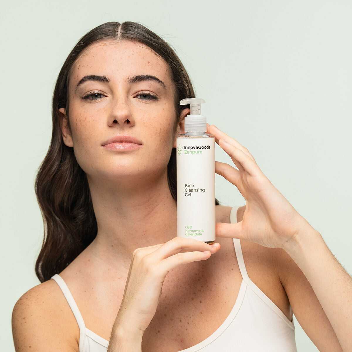 Texture gel nettoyant CBD pour peau sensible