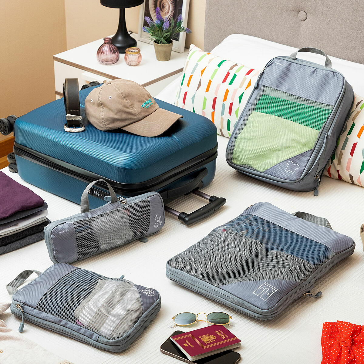 Vue générale des sacs de rangement à compression Compakube InnovaGoods.
